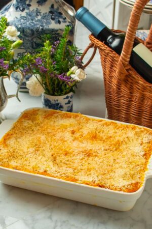 Lasagña de trucha ahumada, espinaca, quesos y salsa de aji